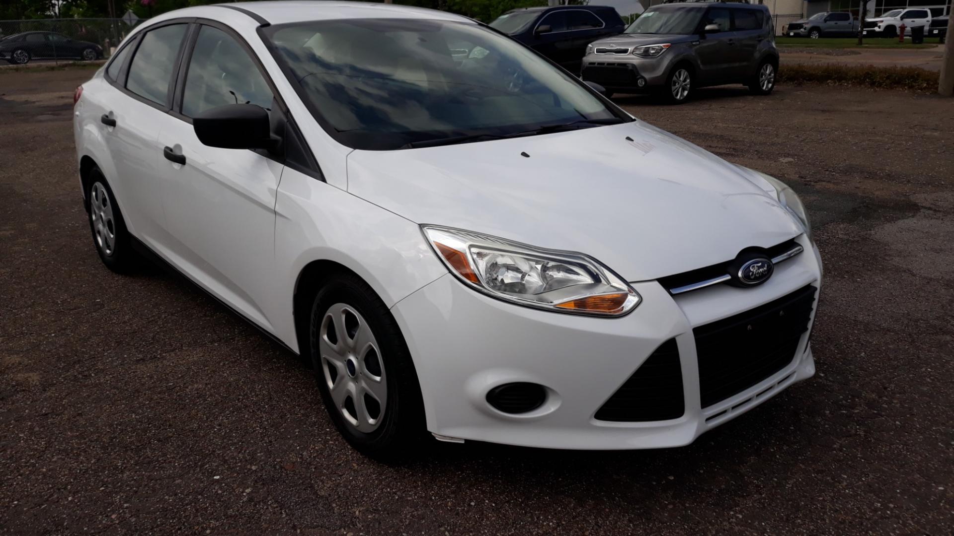 2014 Ford Focus S Sedan (1FADP3E21EL) with an 2.0L L4 DOHC 16V engine, AUTO transmission, located at 434 West Main Street, Anoka, MN, 55303, (763) 576-9696, 45.201759, -93.396706 - 2014 FORD FOCUS S, ONE OWNER, SUPER CLEAN, WITH ONLY 66,242 MILES - Photo#2